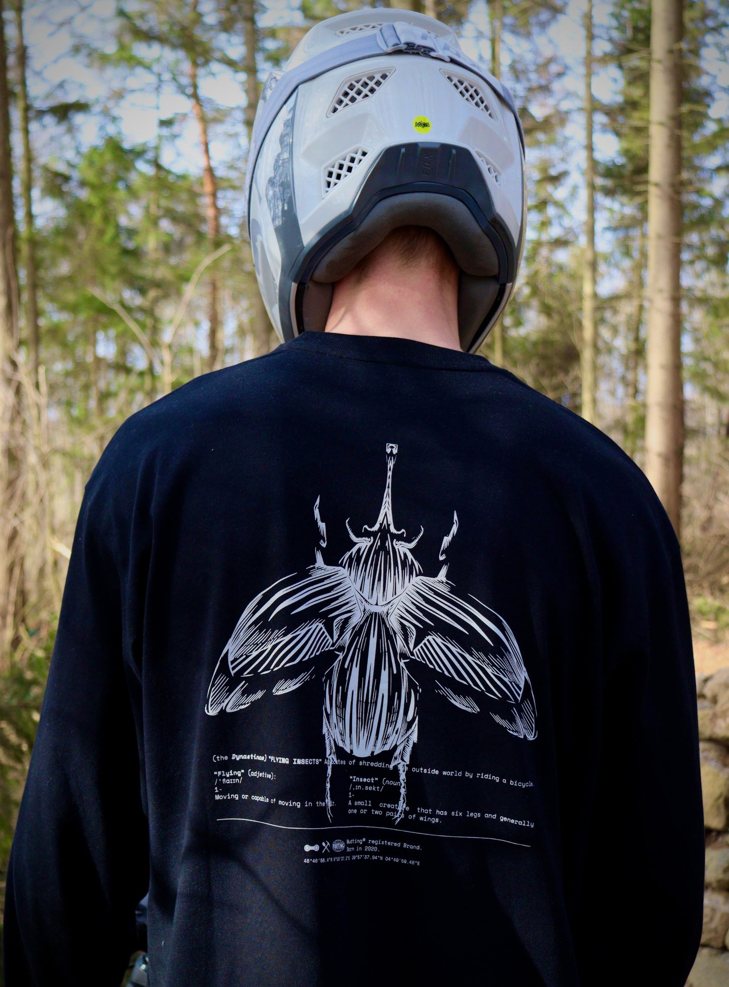 LONG SLEEVE MUDTING FLYING INSECT